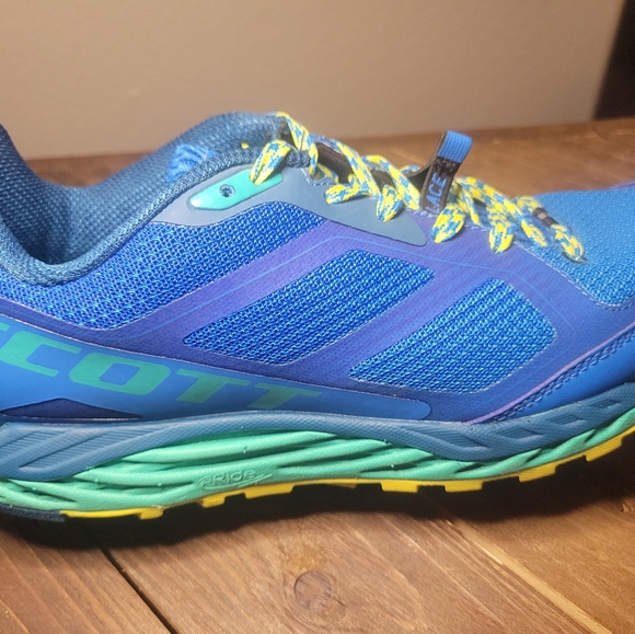 Womans Size 7.5 Trail/Walking/Running Shoes plus - Picture 5 of 15